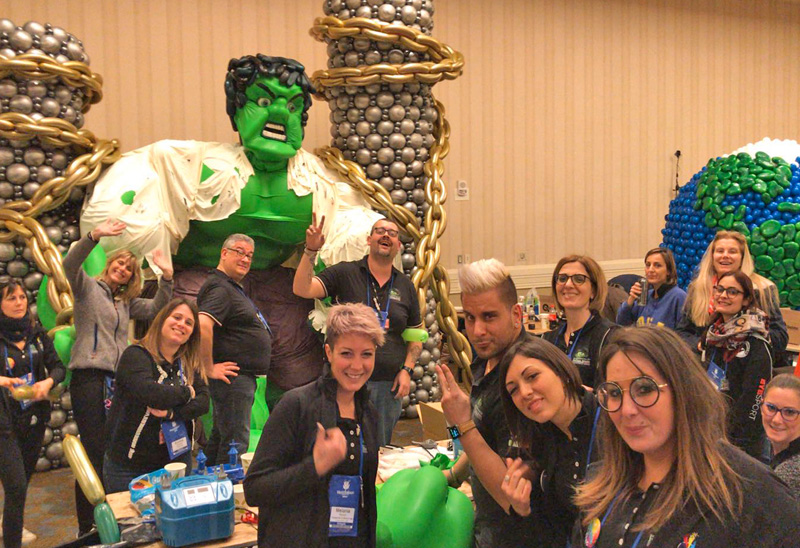 scultura-palloncini-hulk.jpg